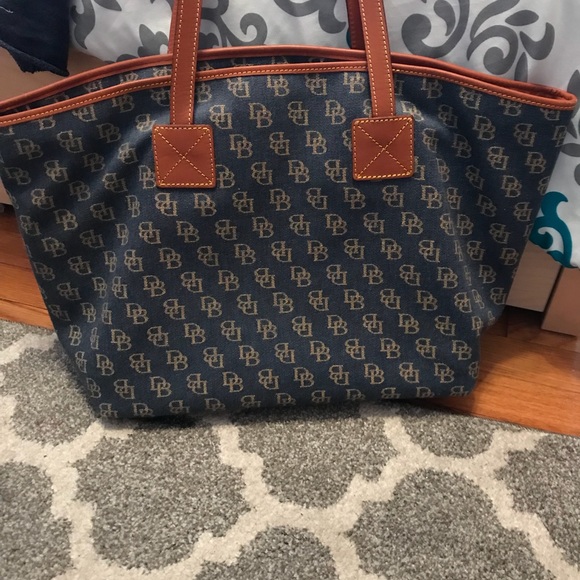 Authentic Dooney and Bourke Bag - Picture 2 of 3